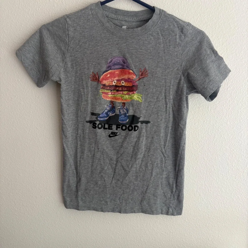 Nike Sole Food Burger Graphic T-Shirt Heather Gray Medium Short Sleeve Cotton